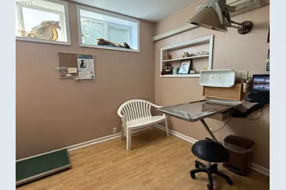 204 NE 1st St, Oakland, OR 97462 - Photo 30
