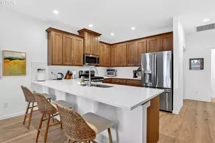 872 Laurel Pl, Silverton, OR 97381 - Photo 8