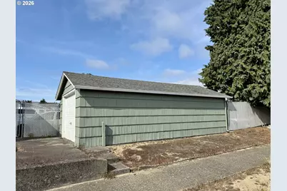 2091 Broadway Ave, North Bend, OR 97459 - Photo 8