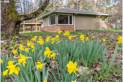 1444 N Main Ave, White Salmon, WA 98672 - Photo 2