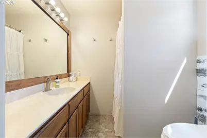 187 Hackett Ln, Riddle, OR 97469 - Photo 12