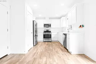 1463 SE Honeysuckle Loop, Warrenton, OR 97146 - Photo 10