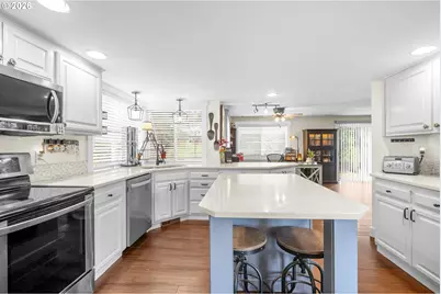 3057 Lakeview Ct NW, Salem, OR 97304 - Photo 10