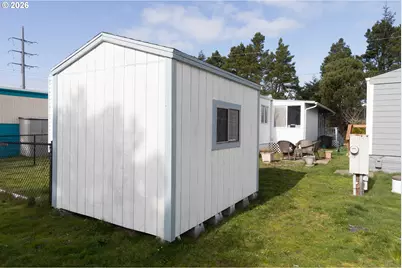 1699 27th St #5, Florence, OR 97439 - Photo 32