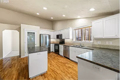 305 School Ave, Brownsville, OR 97327 - Photo 20