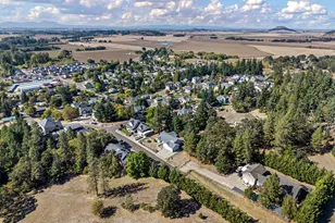 305 School Ave, Brownsville, OR 97327 - Photo 42