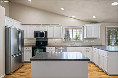 305 School Ave, Brownsville, OR 97327 - Photo 22