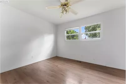 17937 SE Lincoln St, Portland, OR 97233 - Photo 16