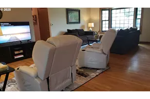 1026 SE 213th Ave, Gresham, OR 97030 - Photo 6