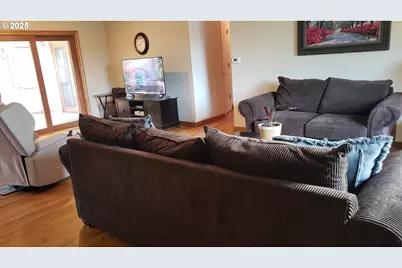 1026 SE 213th Ave, Gresham, OR 97030 - Photo 8