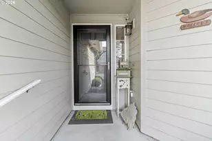 1415 Gilham Rd, Eugene, OR 97401 - Photo 4