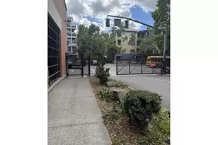 910 NW Naito Pkwy, Portland, OR 97209 - Photo 28