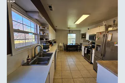 711 SE 8th St, Pendleton, OR 97801 - Photo 16