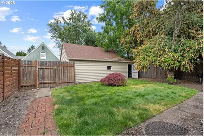 12425 SW 7th St, Beaverton, OR 97005 - Photo 22