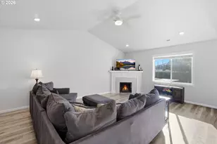 329 S 7th St, Carlton, OR 97111 - Photo 16