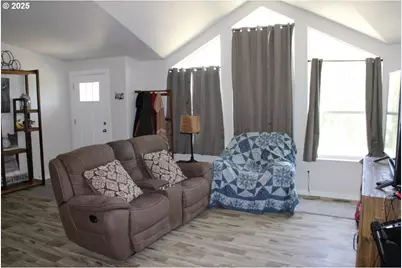 526 SE 15th St, Pendleton, OR 97801 - Photo 14