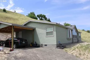 526 SE 15th St, Pendleton, OR 97801 - Photo 2