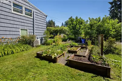 2490 Emerald St, Eugene, OR 97403 - Photo 28