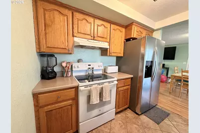 226 Johnson St, Sutherlin, OR 97479 - Photo 8