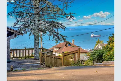 909 5th St, Astoria, OR 97103 - Photo 2