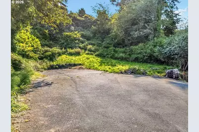 909 5th St, Astoria, OR 97103 - Photo 4