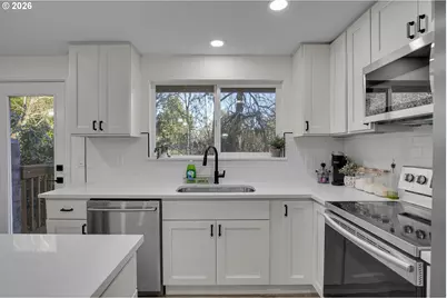 680 SW Willow Creek Dr, Beaverton, OR 97003 - Photo 4