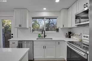 680 SW Willow Creek Dr, Beaverton, OR 97003 - Photo 4