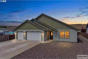 327 3rd Ave, Dallesport, WA 98617 - Photo 1