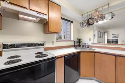 9910 SW Trapper Ter, Beaverton, OR 97008 - Photo 8