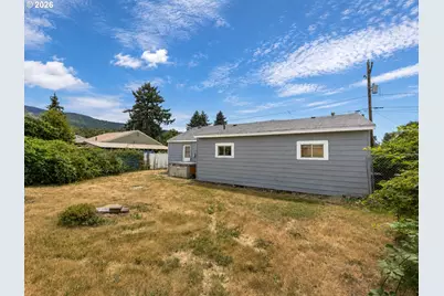 932 SW Swift Ave, Mill City, OR 97360 - Photo 2