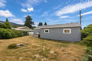 932 SW Swift Ave, Mill City, OR 97360 - Photo 2