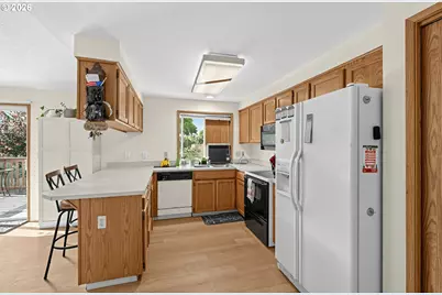 13052 SE Cora St, Portland, OR 97236 - Photo 8