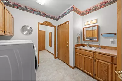 227 Darley Dr, Roseburg, OR 97471 - Photo 38