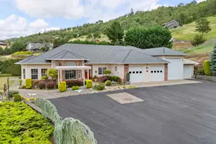 227 Darley Dr, Roseburg, OR 97471 - Photo 1