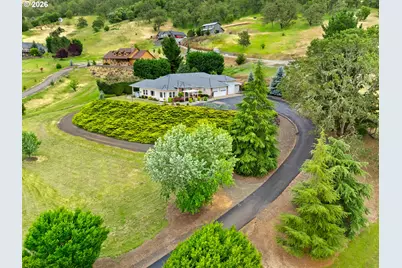 227 Darley Dr, Roseburg, OR 97471 - Photo 4