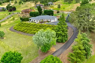 227 Darley Dr, Roseburg, OR 97471 - Photo 4