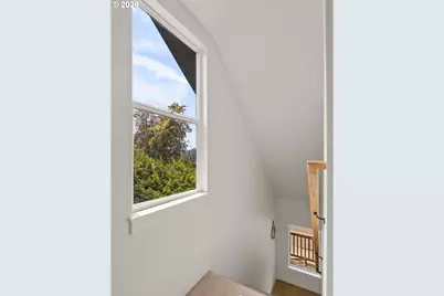 8328 SW 9th Ave, Portland, OR 97219 - Photo 18