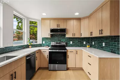 8328 SW 9th Ave, Portland, OR 97219 - Photo 8
