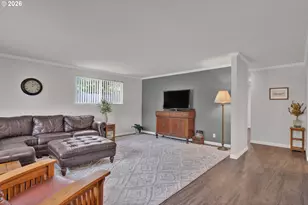 1142 9th St, Florence, OR 97439 - Photo 6