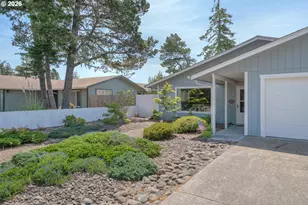 1142 9th St, Florence, OR 97439 - Photo 4