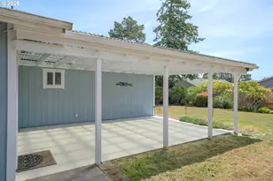 1142 9th St, Florence, OR 97439 - Photo 30