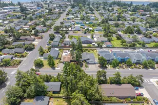 1142 9th St, Florence, OR 97439 - Photo 40