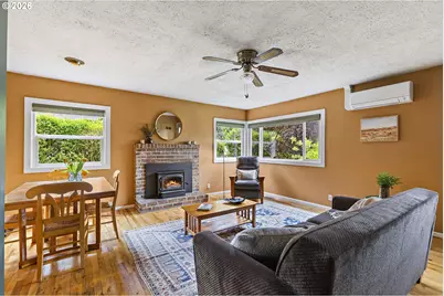 8437 NE Going Pl, Portland, OR 97220 - Photo 4