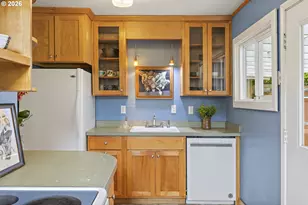 8437 NE Going Pl, Portland, OR 97220 - Photo 6