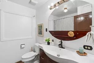 12504 SE Madison St, Portland, OR 97233 - Photo 16
