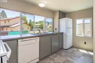 1050 W Central Ave, Sutherlin, OR 97479 - Photo 4