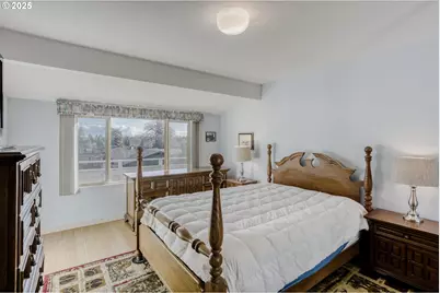 12060 SW Par 4 Dr, King City, OR 97224 - Photo 20