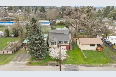 195 SE Mill St, Myrtle Creek, OR 97457 - Photo 2