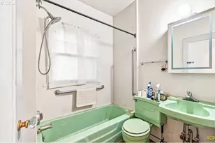 2113 N Sumner St, Portland, OR 97217 - Photo 12