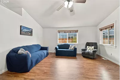 1050 Yew St, Junction City, OR 97448 - Photo 6